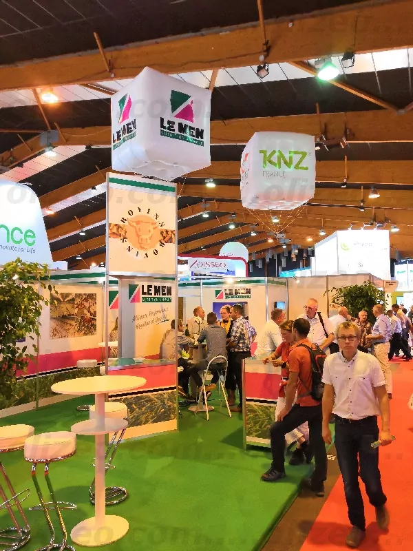 cube personnalisé hélium pour salon knz