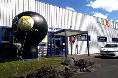 montgolfiere structure ventilée avec soufflerie intégrée communiquer anniversaire d'une entreprise