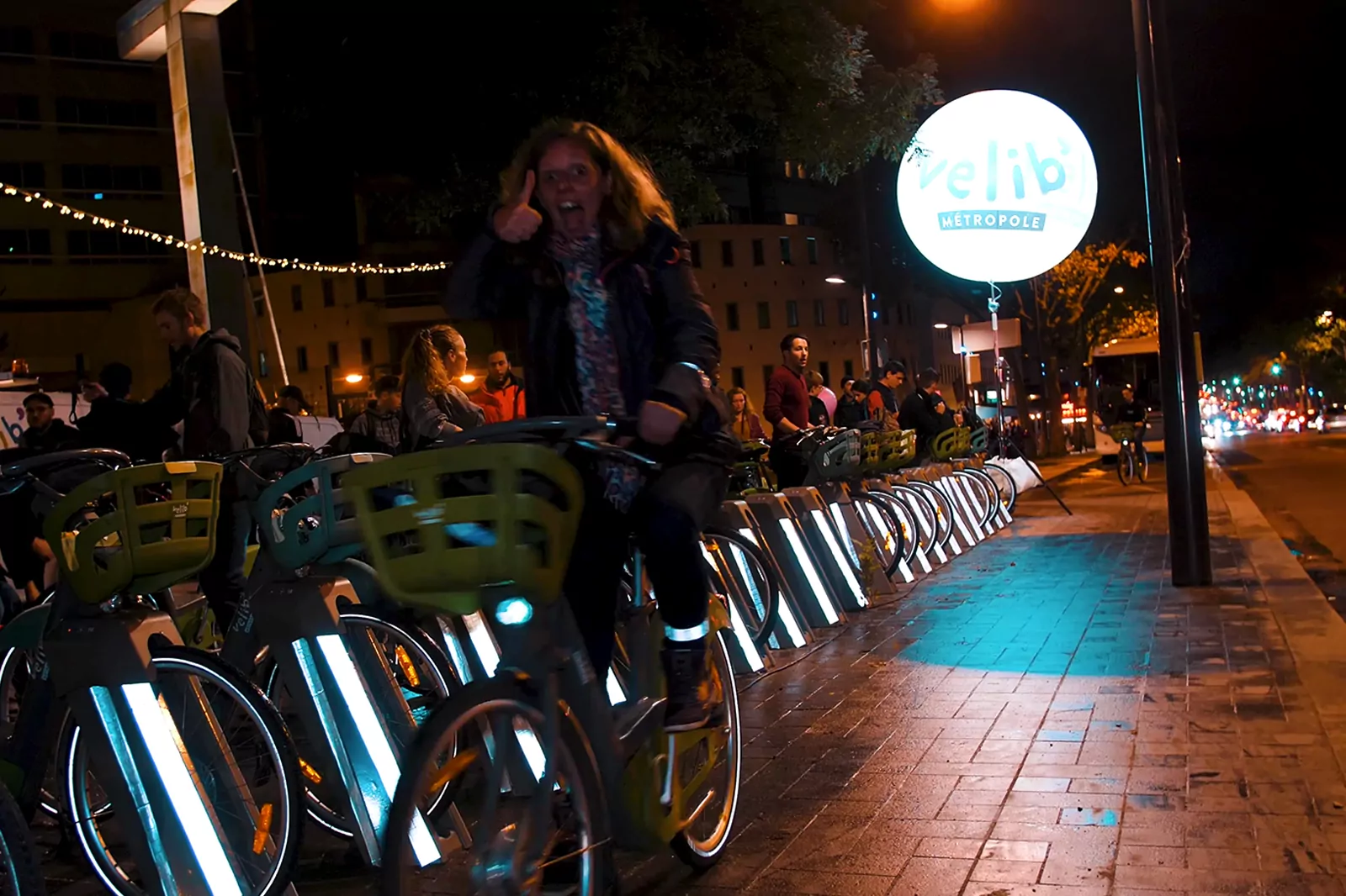 ballon publicitaire lumineux sur trépied 2 m, blanc, ville, vélib