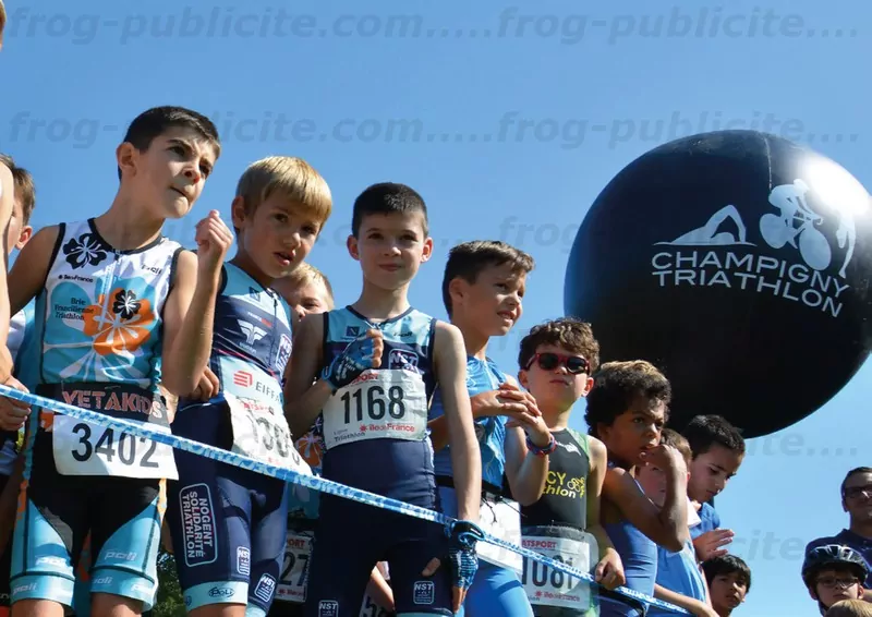 ballon publicitaire sur trépied champigny triathlon, noir