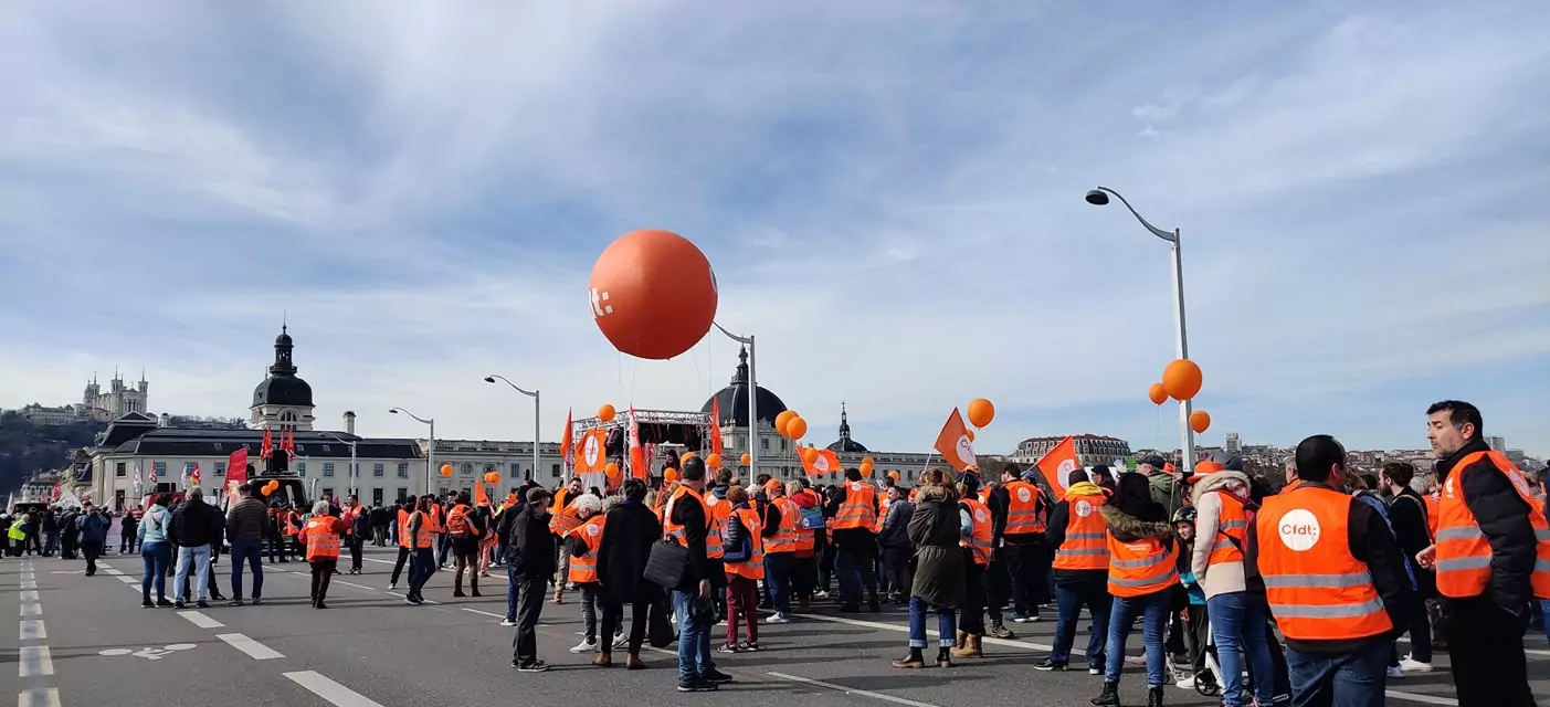 ballon rond hélium cfdt, rouge