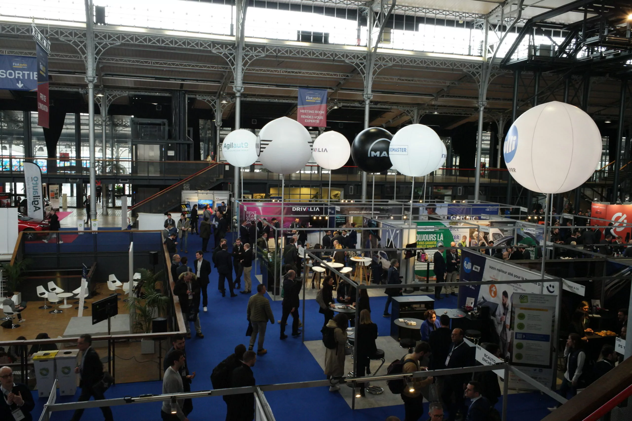 ballon trepied salon
