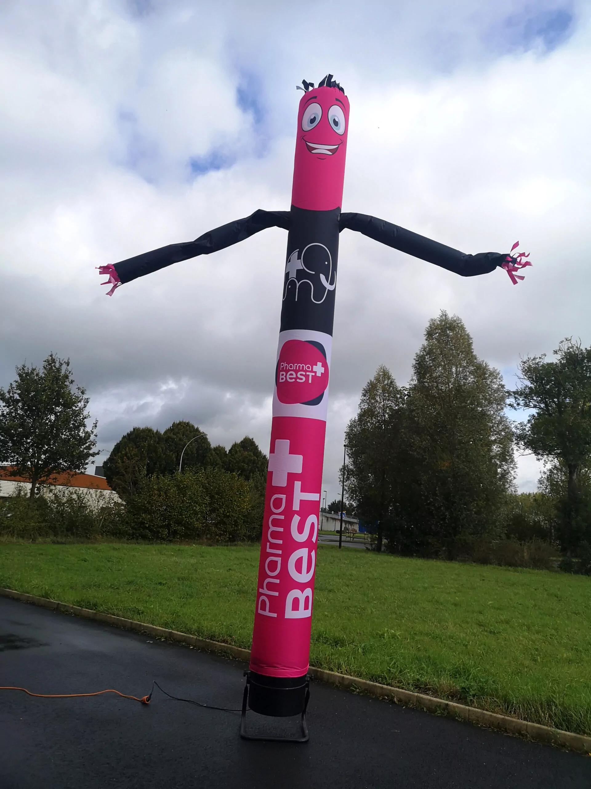 bonhomme qui danse avec 2 bras pharma best