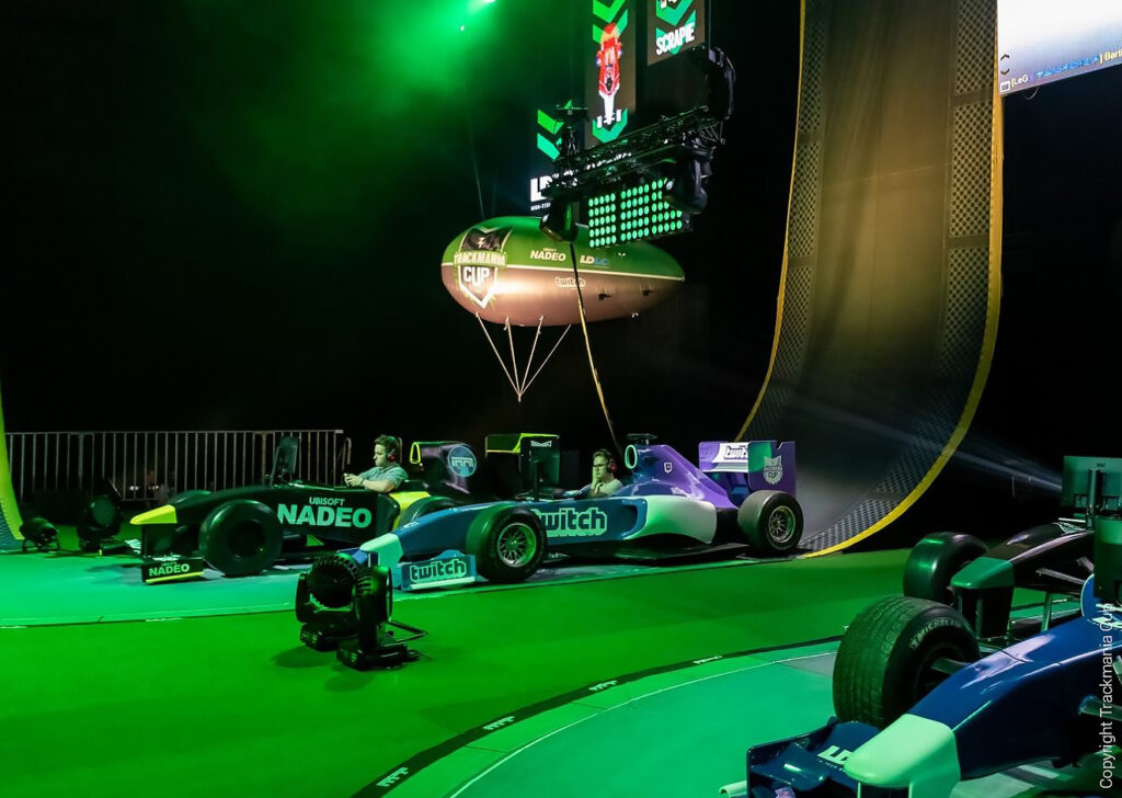 dirigeable helium 4m trackmania cup 2018, circuit de course, vert