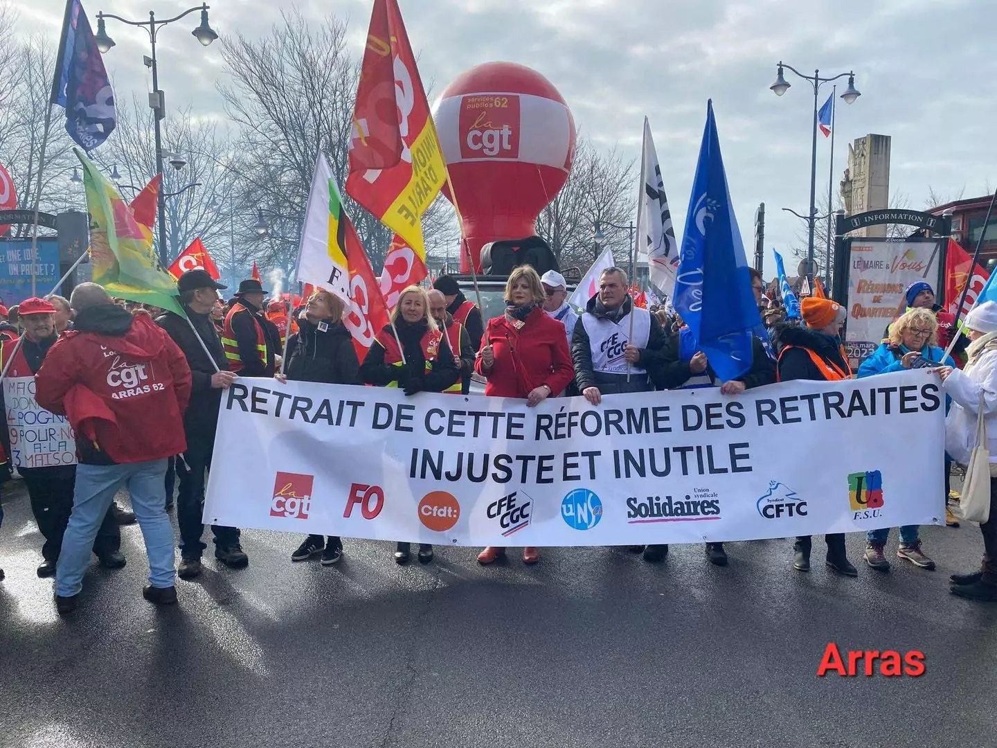 montgolfière CGT, ballon, manifestation rouge