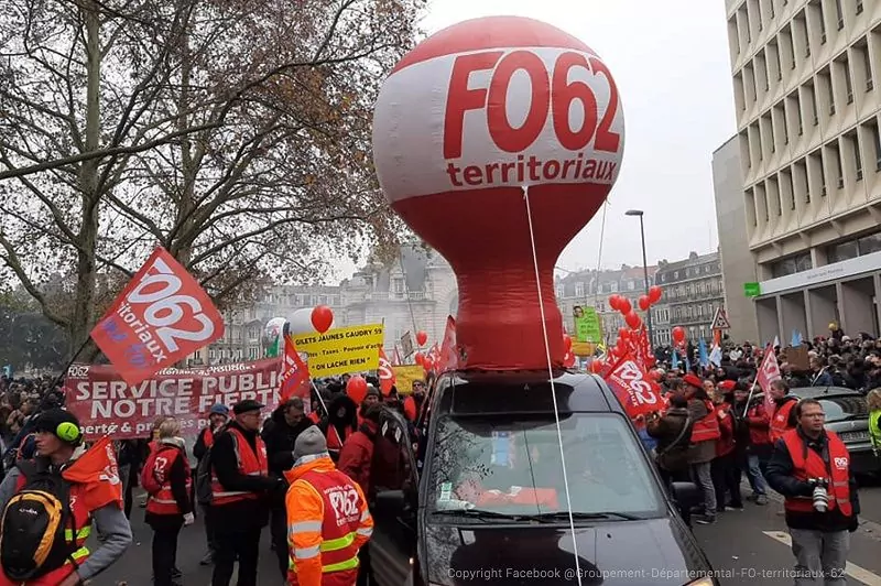 montgolfière FO, ballon, manifestation fixé sur véhicule