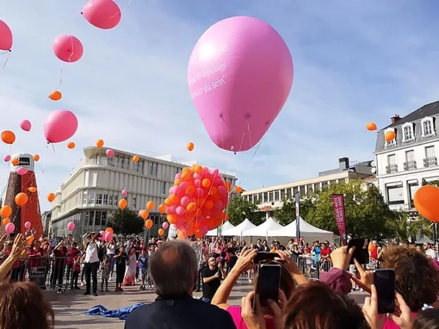 montgolfiere-gonflable-octobre-rose-