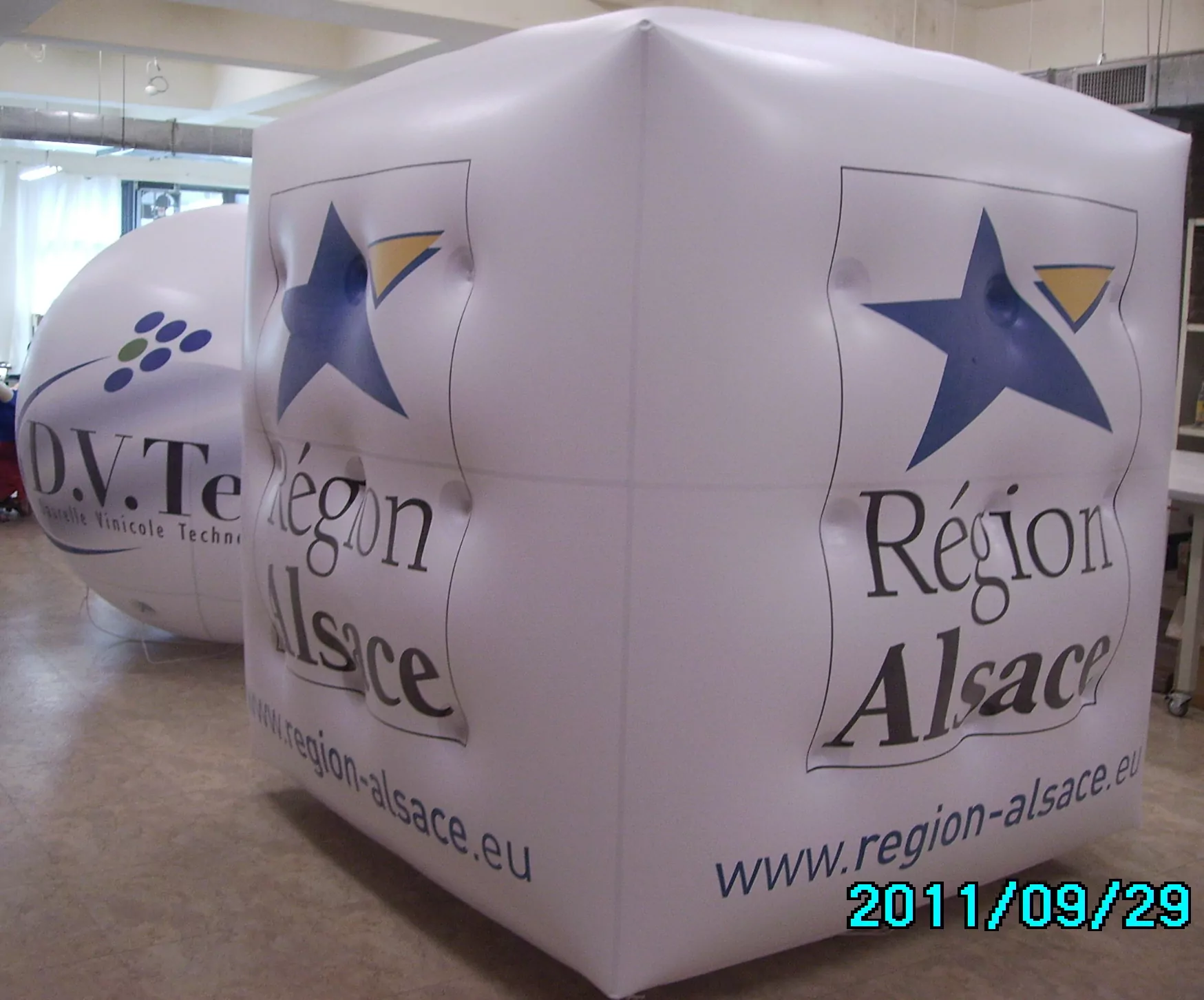 PLV gonflable région alsace, cube, hélium