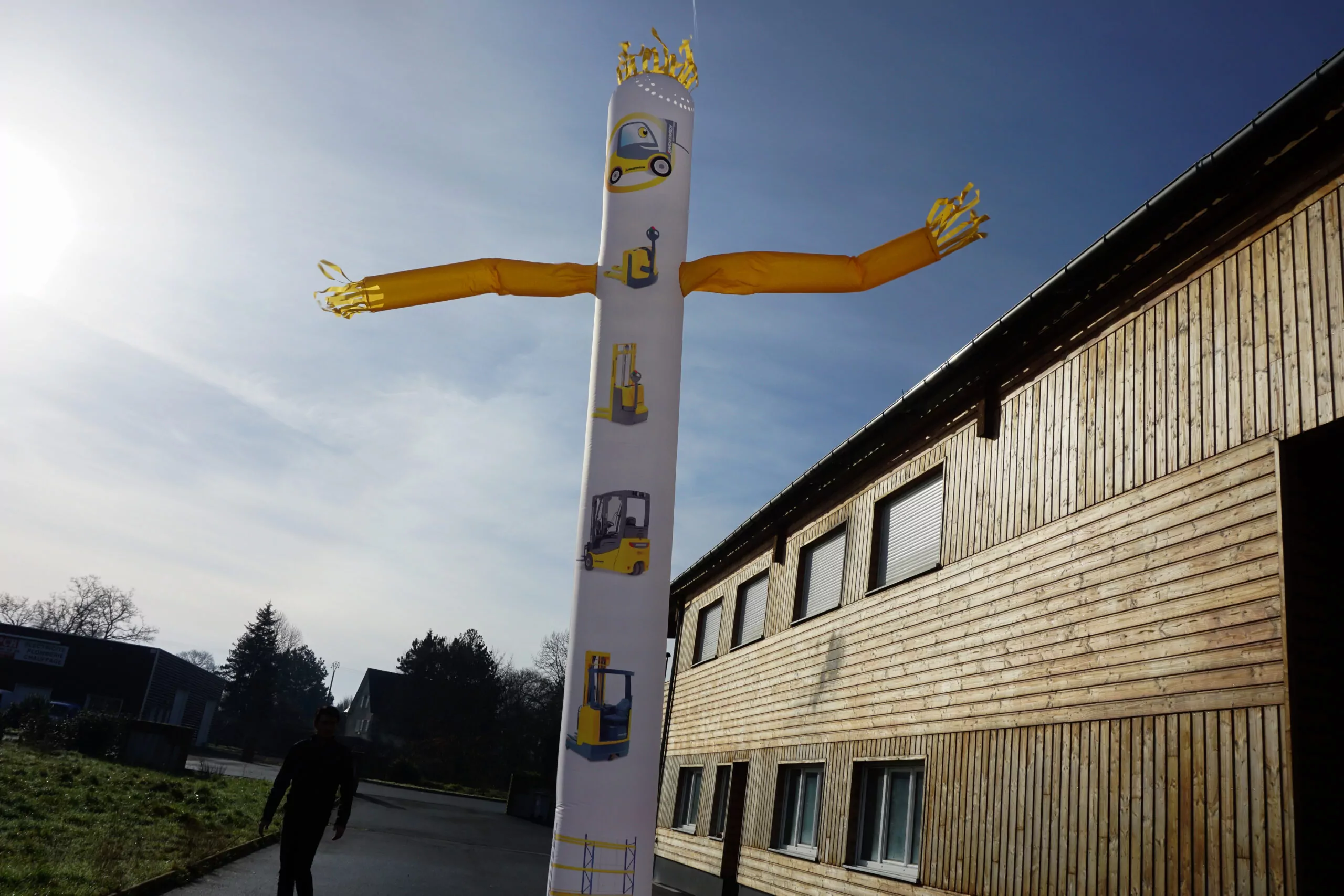 skydancer jungheinrich blanc et jaune, publicitaire, dos