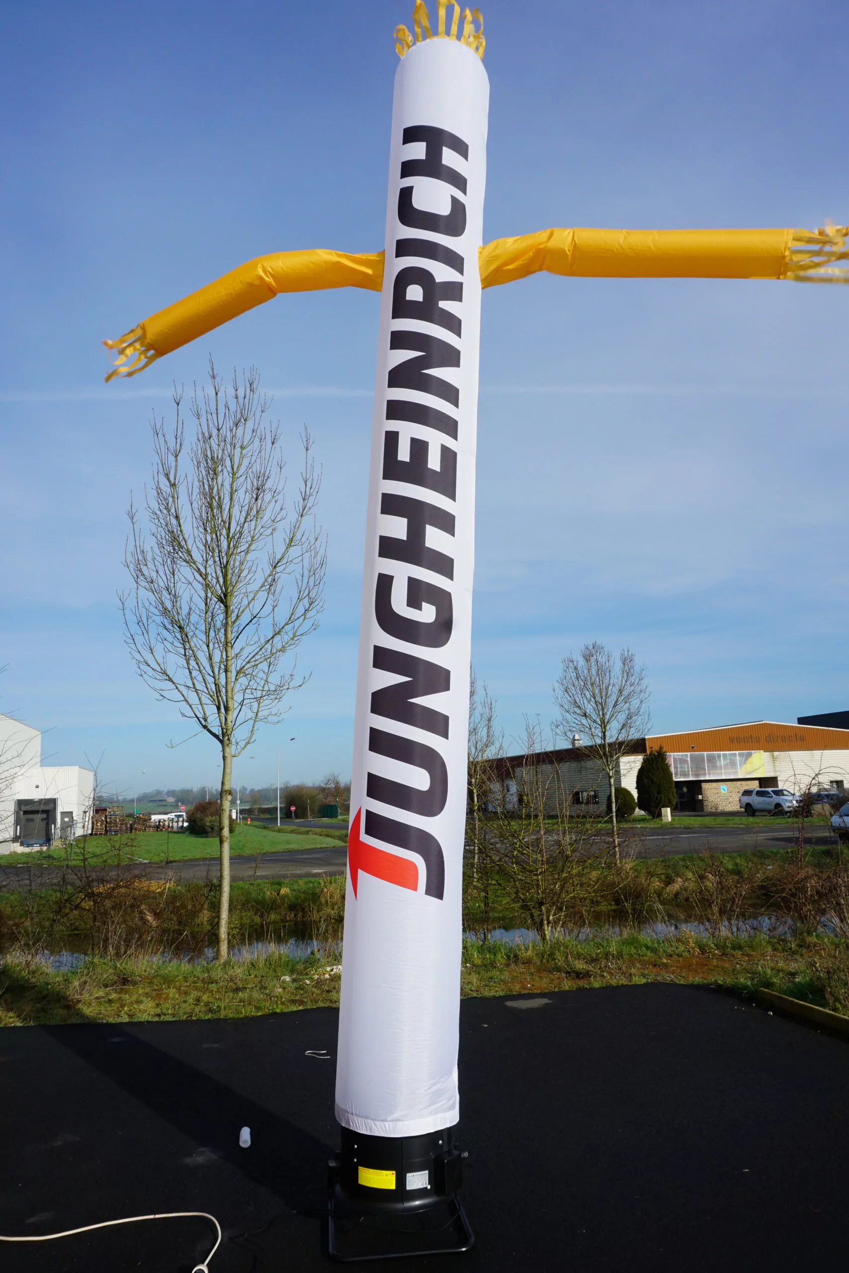 skydancer jungheinrich blanc et jaune, publicitaire