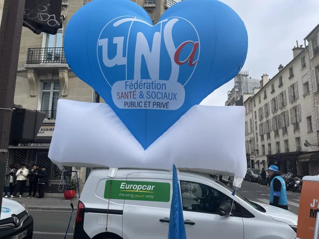 structure gonflable unsa coeur bleu, manifestation,