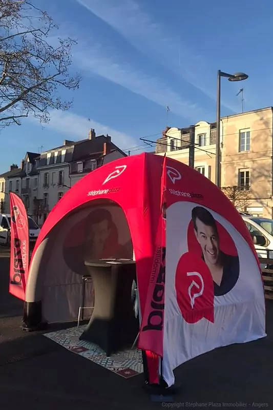tente gonflable publicitaire à air captif -plaza-immobilier