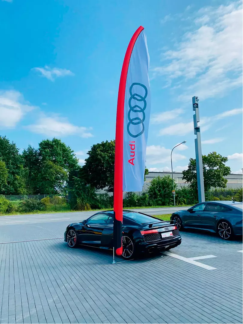 drapeau gonflable géant audi R8